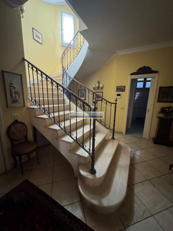 Immagine 22 di Villa in vendita  in Via Tommaso Dal Molin a Desenzano Del Garda