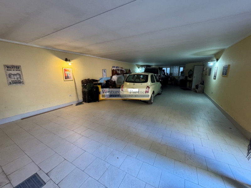 Immagine 24 di Villa in vendita  in Via Tommaso Dal Molin a Desenzano Del Garda