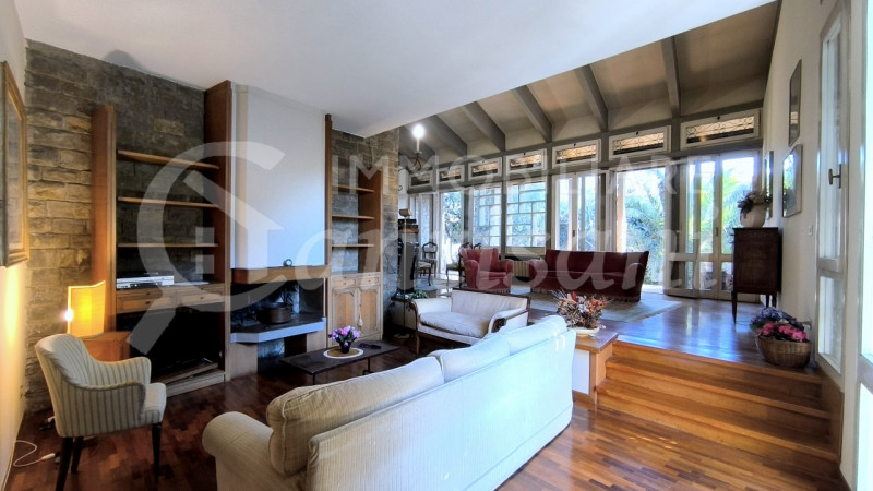 Immagine 2 di Villa in vendita  in Via dei Cappuccini a Firenze