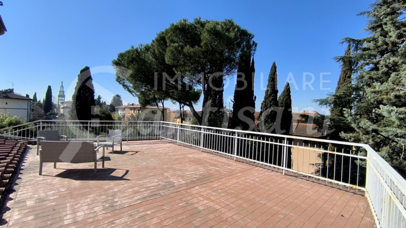 Immagine 3 di Villa in vendita  in Via dei Cappuccini a Firenze