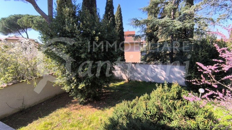Immagine 4 di Villa in vendita  in Via dei Cappuccini a Firenze