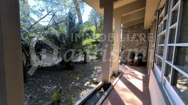 Immagine 5 di Villa in vendita  in Via dei Cappuccini a Firenze