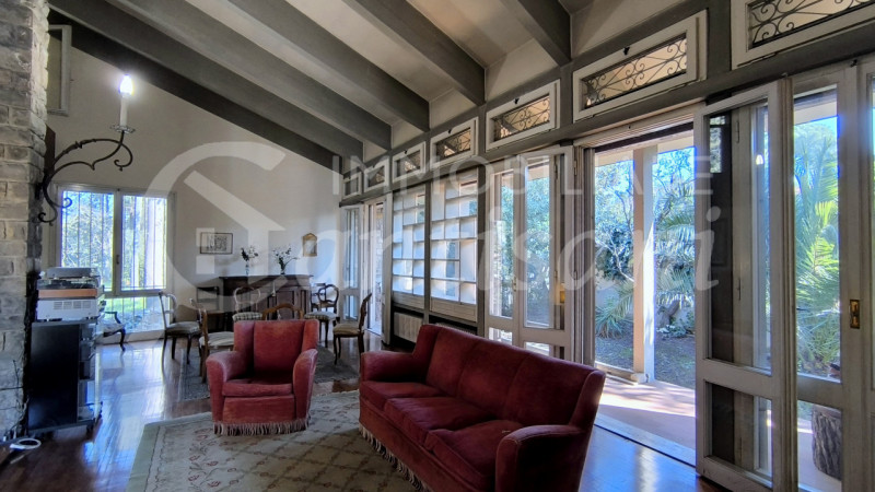 Immagine 6 di Villa in vendita  in Via dei Cappuccini a Firenze