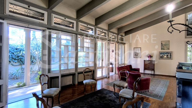 Immagine 7 di Villa in vendita  in Via dei Cappuccini a Firenze