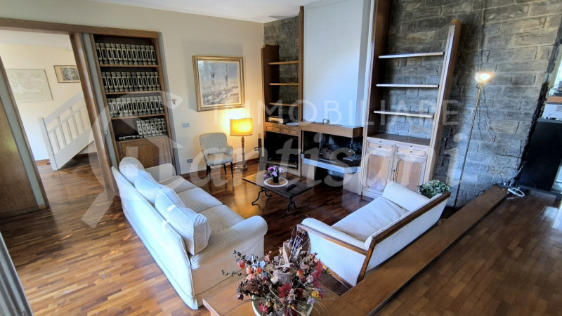 Immagine 8 di Villa in vendita  in Via dei Cappuccini a Firenze