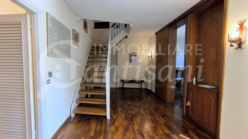 Immagine 9 di Villa in vendita  in Via dei Cappuccini a Firenze