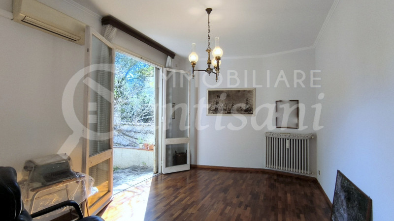 Immagine 10 di Villa in vendita  in Via dei Cappuccini a Firenze