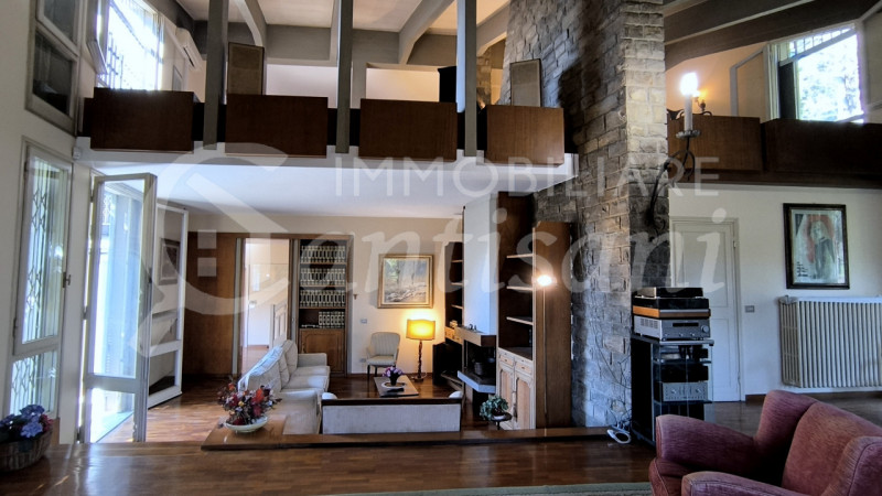 Immagine 11 di Villa in vendita  in Via dei Cappuccini a Firenze