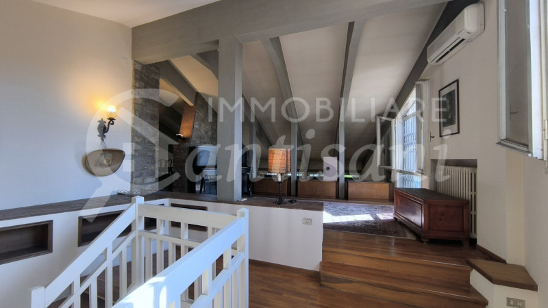 Immagine 12 di Villa in vendita  in Via dei Cappuccini a Firenze