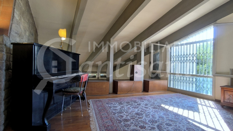 Immagine 13 di Villa in vendita  in Via dei Cappuccini a Firenze