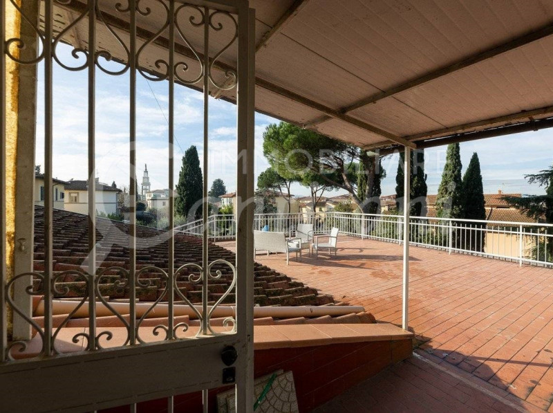Immagine 18 di Villa in vendita  in Via dei Cappuccini a Firenze