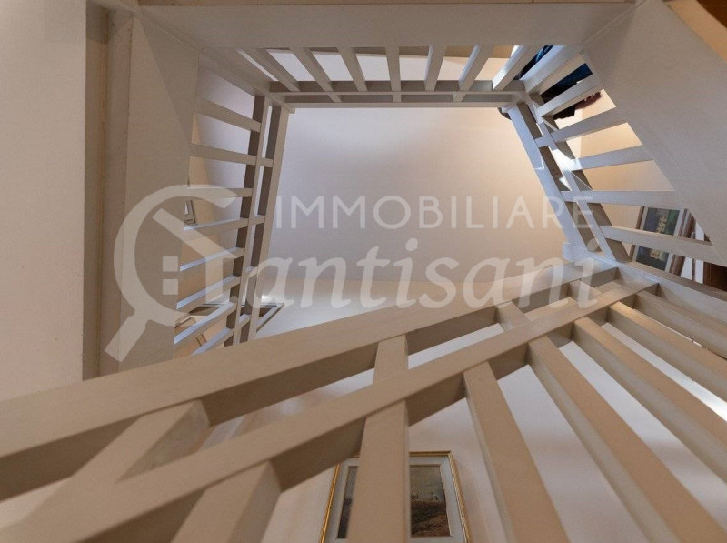 Immagine 19 di Villa in vendita  in Via dei Cappuccini a Firenze