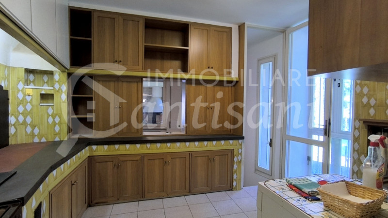 Immagine 20 di Villa in vendita  in Via dei Cappuccini a Firenze