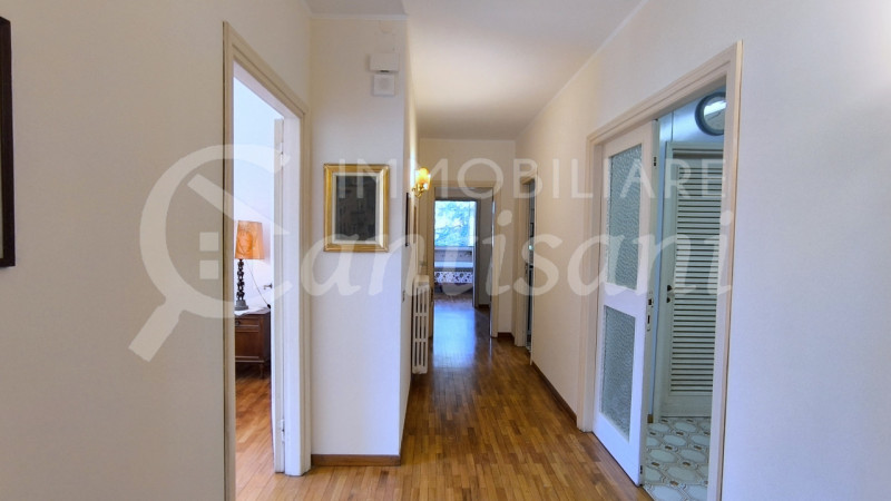 Immagine 22 di Villa in vendita  in Via dei Cappuccini a Firenze