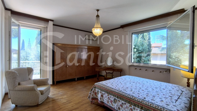 Immagine 26 di Villa in vendita  in Via dei Cappuccini a Firenze