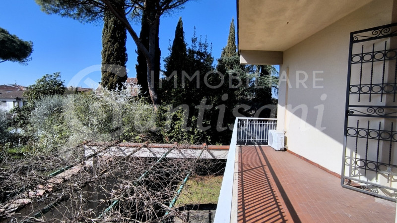 Immagine 27 di Villa in vendita  in Via dei Cappuccini a Firenze