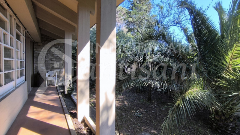 Immagine 30 di Villa in vendita  in Via dei Cappuccini a Firenze