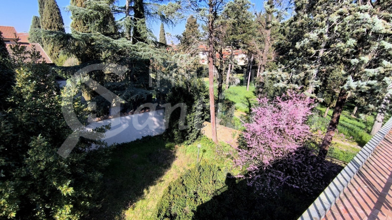 Immagine 33 di Villa in vendita  in Via dei Cappuccini a Firenze
