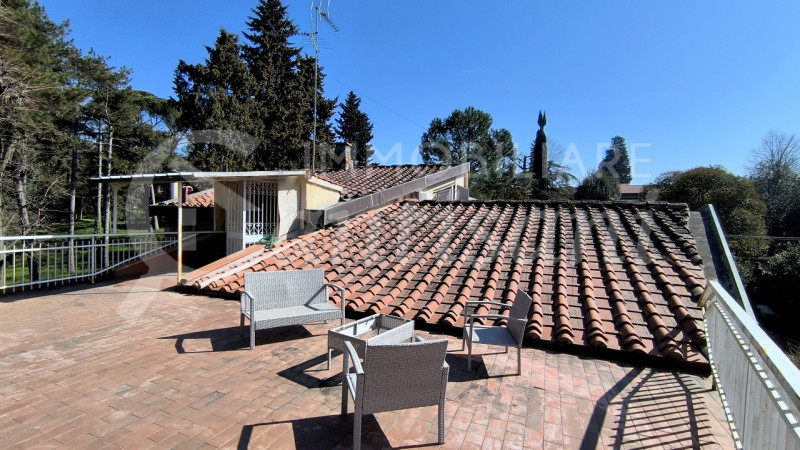 Immagine 34 di Villa in vendita  in Via dei Cappuccini a Firenze