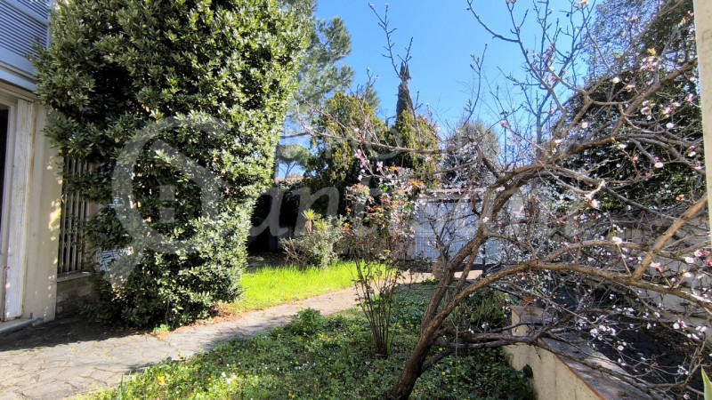 Immagine 35 di Villa in vendita  in Via dei Cappuccini a Firenze