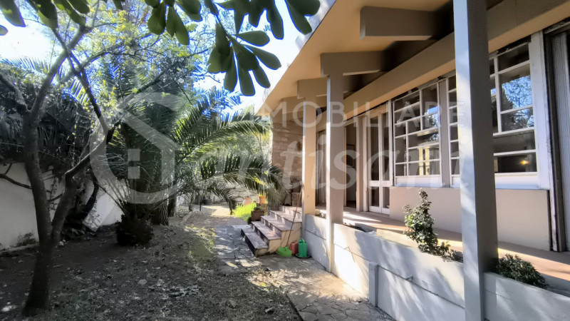 Immagine 36 di Villa in vendita  in Via dei Cappuccini a Firenze