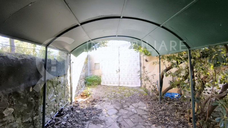 Immagine 37 di Villa in vendita  in Via dei Cappuccini a Firenze