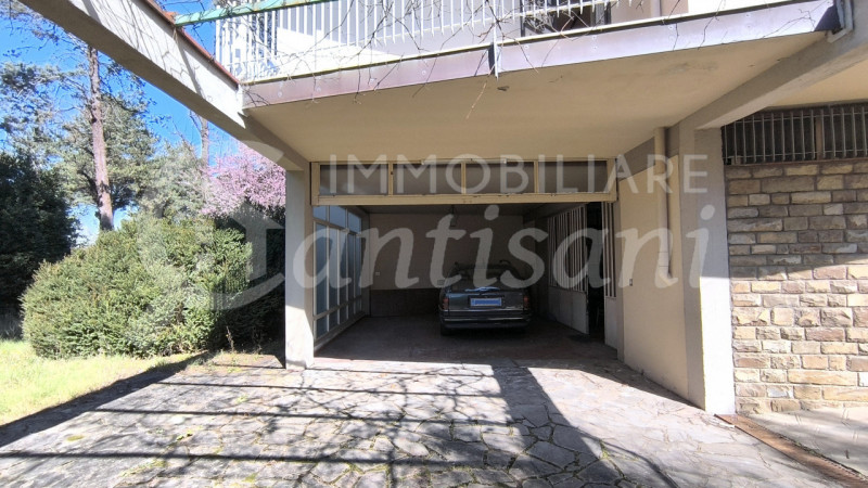 Immagine 40 di Villa in vendita  in Via dei Cappuccini a Firenze