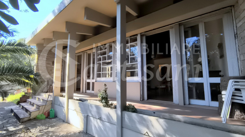 Immagine 47 di Villa in vendita  in Via dei Cappuccini a Firenze