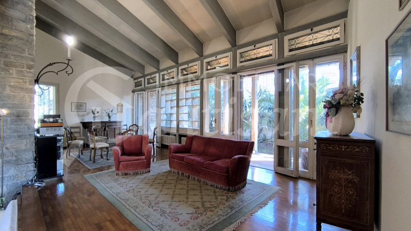 Immagine 48 di Villa in vendita  in Via dei Cappuccini a Firenze