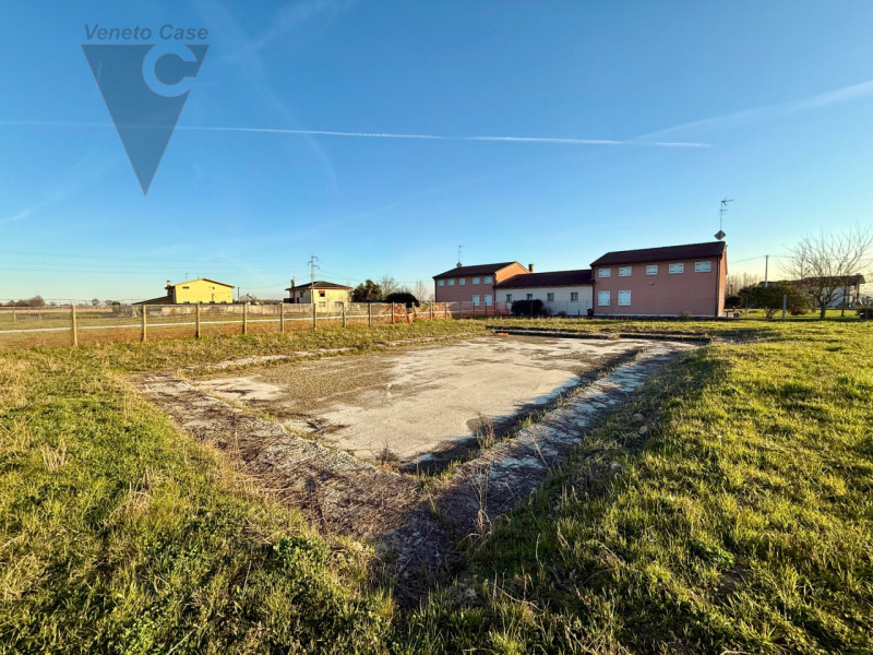 Immagine 4 di Terreno in vendita  a Polverara