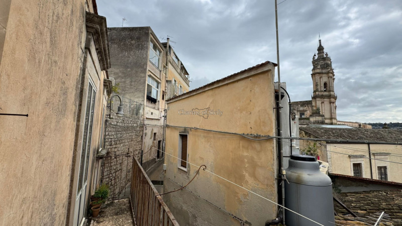 Immagine 17 di Casa indipendente in vendita  a Modica