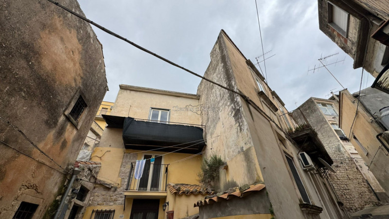 Immagine 22 di Casa indipendente in vendita  a Modica