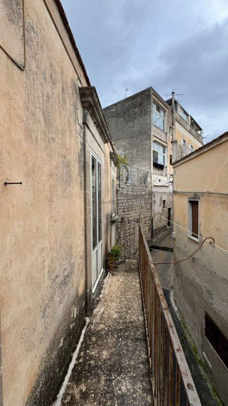 Immagine 23 di Casa indipendente in vendita  a Modica