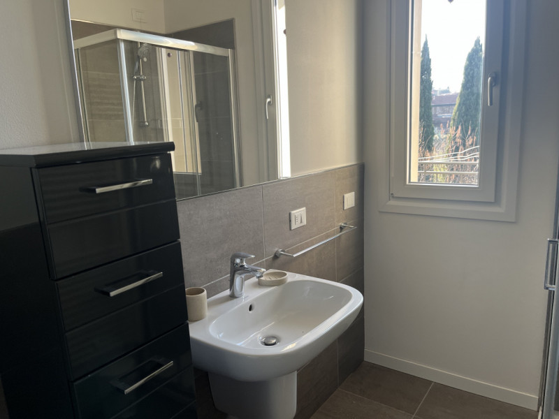 Immagine 12 di Appartamento in vendita  in Via Boschetti a Peschiera Del Garda