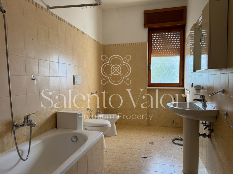 Immagine 11 di Appartamento in vendita  in Via Don Gnocchi 23 a Parabita