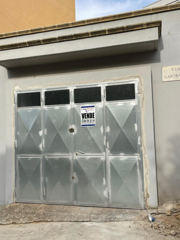 Immagine 1 di Garage in vendita  a Matino