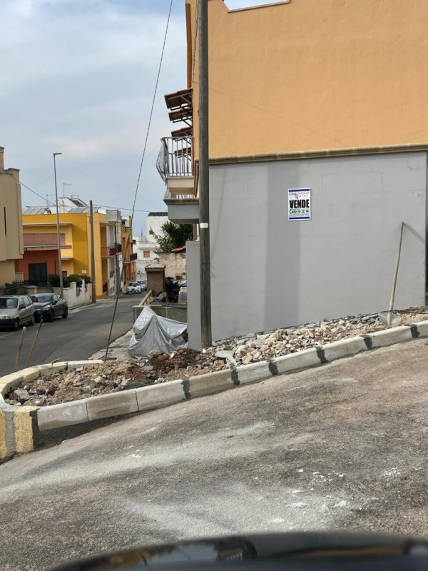 Immagine 2 di Garage in vendita  a Matino