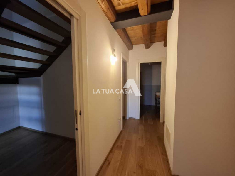 Immagine 37 di Attico in vendita  a Castel D'azzano