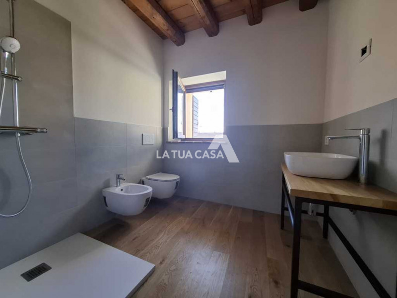 Immagine 40 di Attico in vendita  a Castel D'azzano