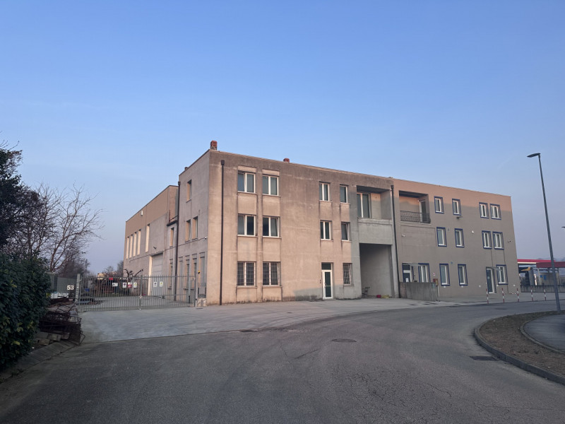 Immagine 2 di Capannone industriale in vendita  in Via Colomba Snc a Colognola Ai Colli