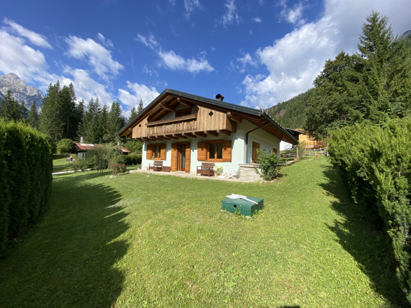 Immagine 1 di Villa in vendita  in Via Valle Ansiei,sn a Auronzo Di Cadore