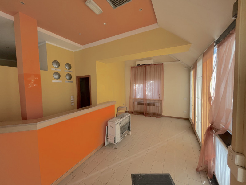 Immagine 3 di Laboratorio in vendita  in Via Leonardo da Vinci a Altavilla Vicentina