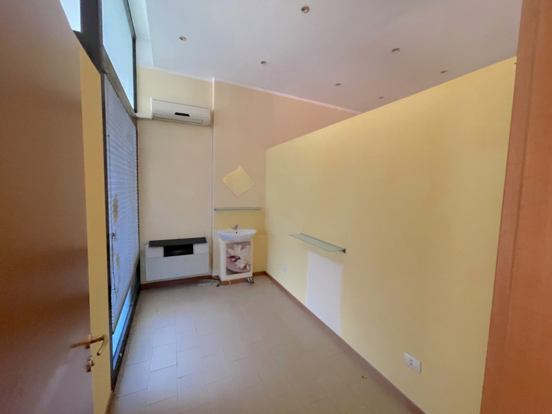 Immagine 6 di Laboratorio in vendita  in Via Leonardo da Vinci a Altavilla Vicentina