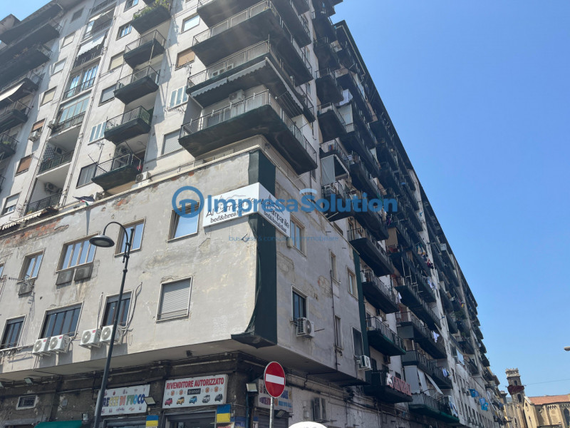 Immagine 3 di Bed & Breakfast in vendita  in Piazza Mercato a Napoli