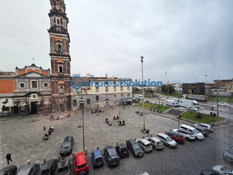 Immagine 5 di Bed & Breakfast in vendita  in Piazza Mercato a Napoli