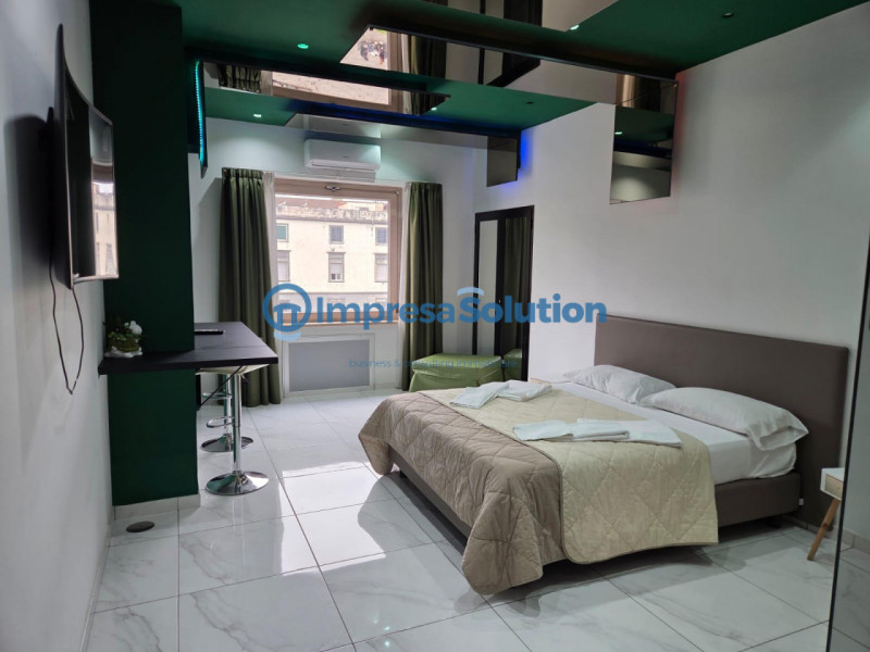 Immagine 16 di Bed & Breakfast in vendita  in Piazza Mercato a Napoli