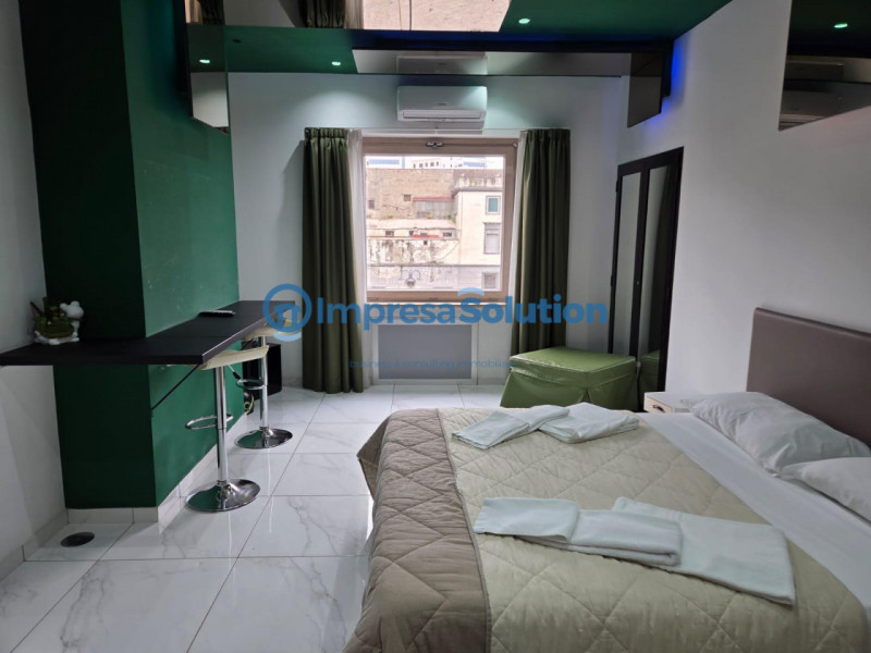 Immagine 17 di Bed & Breakfast in vendita  in Piazza Mercato a Napoli