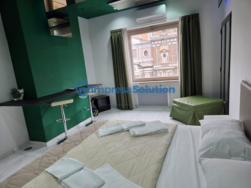 Immagine 18 di Bed & Breakfast in vendita  in Piazza Mercato a Napoli
