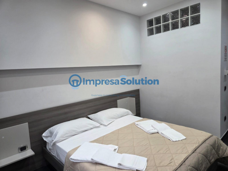 Immagine 19 di Bed & Breakfast in vendita  in Piazza Mercato a Napoli