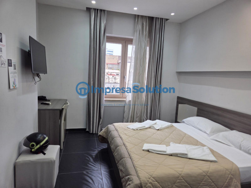 Immagine 20 di Bed & Breakfast in vendita  in Piazza Mercato a Napoli